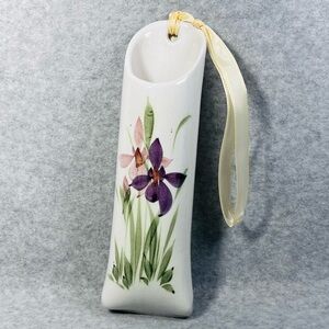 Studio Art Pottery Wall Pocket‎ Vase Floral Hand Painted Iris 9.5” Ribbon Hanger